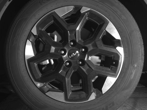 Used 2024 Kia Sorento S FWD image 12