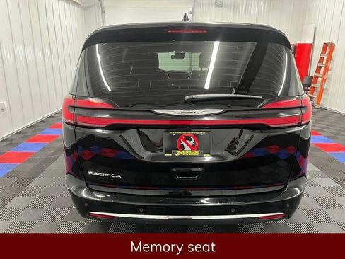 Used 2025 Chrysler Pacifica Select FWD image 6