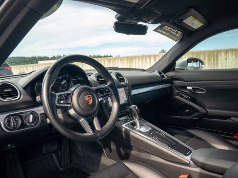 Used 2018 Porsche 718 Cayman RWD image 24