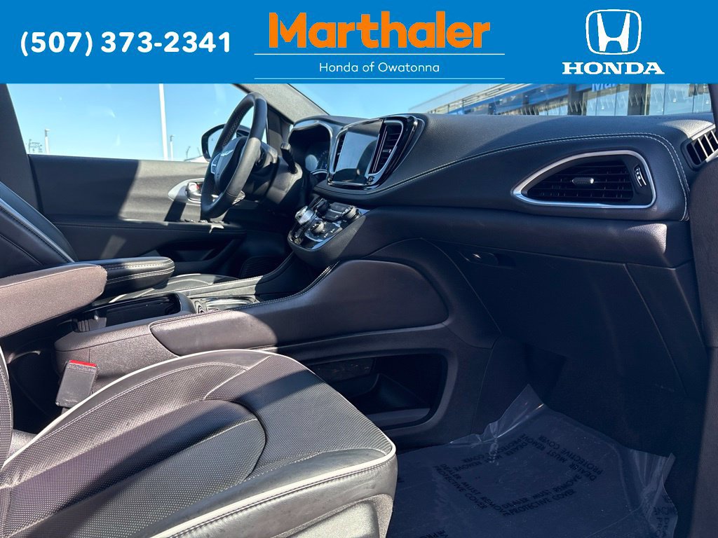 Used 2026 Chrysler Pacifica Limited FWD image 22