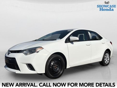 Used 2016 Toyota Corolla LE FWD image 2