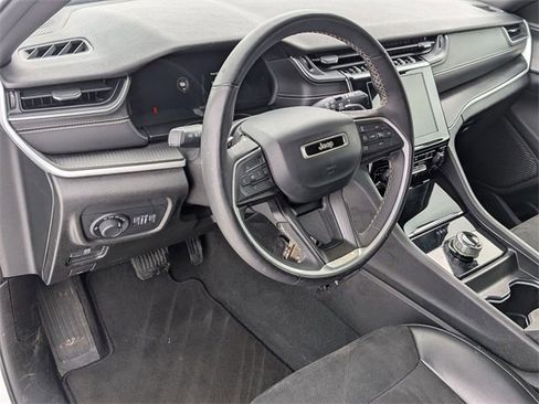 Certified 2024 Jeep Grand Cherokee L Laredo image 11