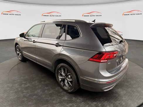Used 2022 Volkswagen Tiguan SE w/ Panoramic Sunroof Package image 10