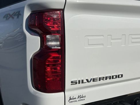 Used 2024 Chevrolet Silverado 2500 LT image 23