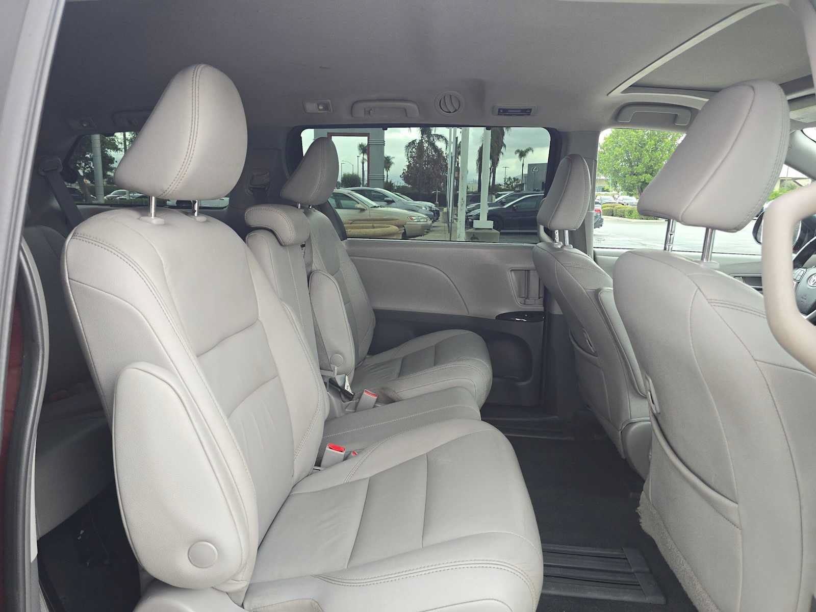 Used 2019 Toyota Sienna XLE FWD image 12