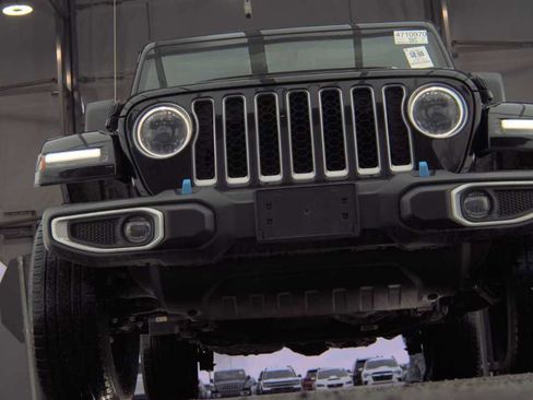 Used 2023 Jeep Wrangler Sahara w/ Cold Weather Group image 5