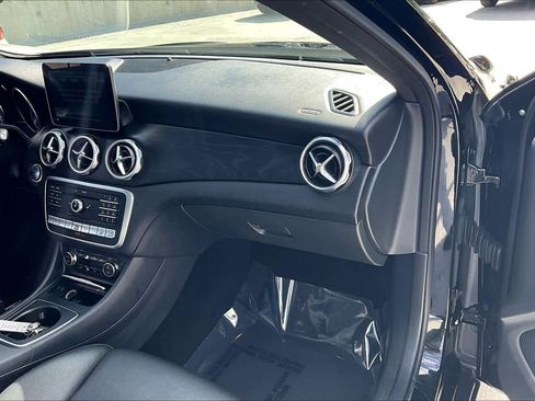 Used 2018 Mercedes-Benz GLA 250 4MATIC image 19