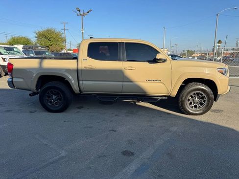 Used 2017 Toyota Tacoma SR5 image 8