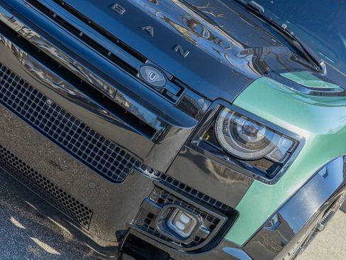 Used 2024 Land Rover Defender 110 V8 image 13