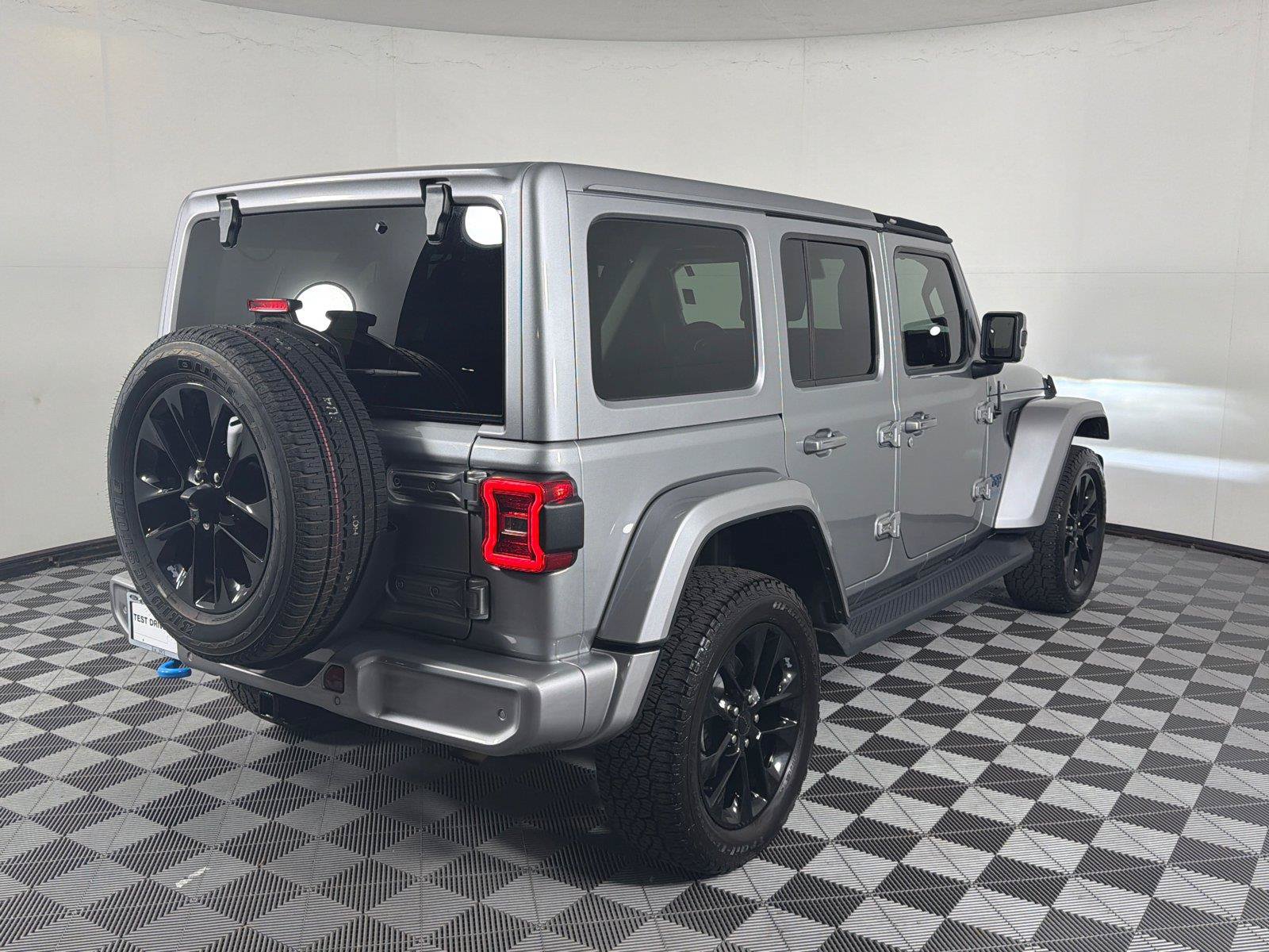 Used 2021 Jeep Wrangler Unlimited Sahara AWD/4WD image 8