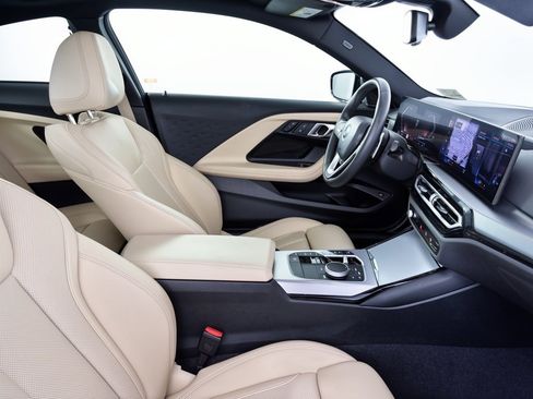 Used 2024 BMW 230i Coupe w/ Convenience Package RWD image 30