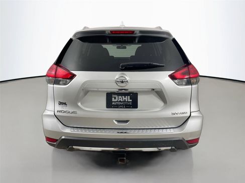 Used 2017 Nissan Rogue SV AWD/4WD image 12