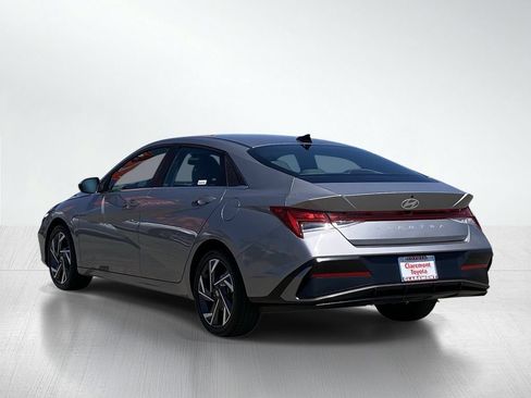 Used 2025 Hyundai Elantra SEL FWD image 4