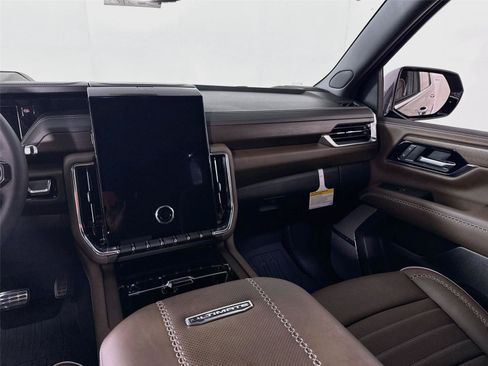 New 2026 GMC Yukon Denali Ultimate w/ LPO, Floor Liner Package AWD/4WD image 18