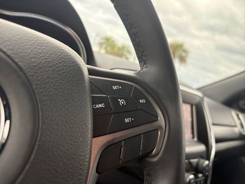 Used 2019 Jeep Grand Cherokee Laredo image 15