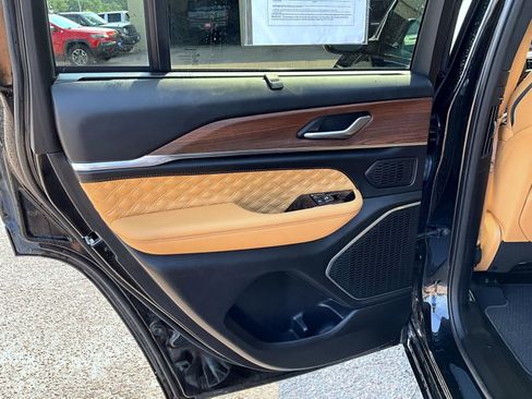 Used 2022 Jeep Grand Cherokee Summit w/ Luxury Tech Group V image 20