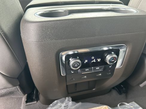 New 2026 GMC Yukon Elevation w/ Elevation Premium Package AWD/4WD image 33