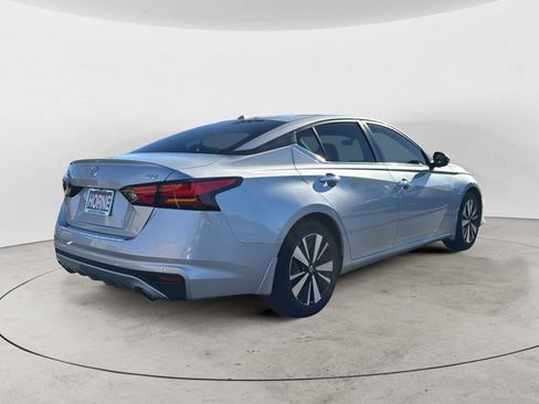 Used 2022 Nissan Altima 2.5 SV w/ SV Premium Package image 5