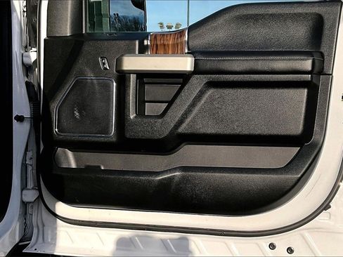 Used 2018 Ford F150 Lariat image 29