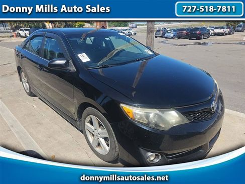 Used 2012 Toyota Camry SE image 1
