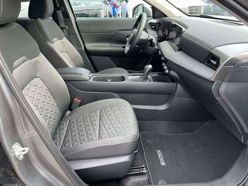 Used 2025 Nissan Kicks SV FWD image 12