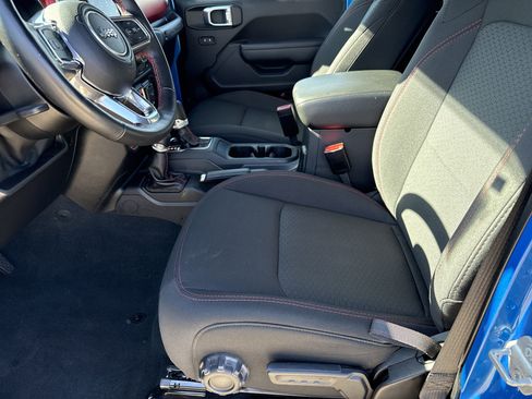 Used 2022 Jeep Wrangler Unlimited Rubicon w/ LED Lighting Group image 9