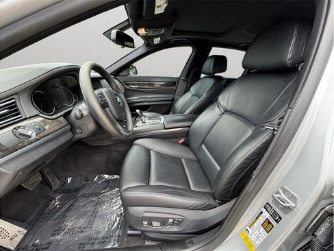 Used 2014 BMW 750i RWD image 2