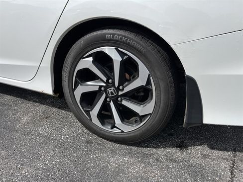 Used 2017 Honda Accord EX image 11