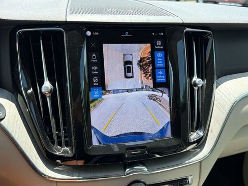 Used 2024 Volvo XC60 B5 Plus w/ Protection Package AWD/4WD image 19