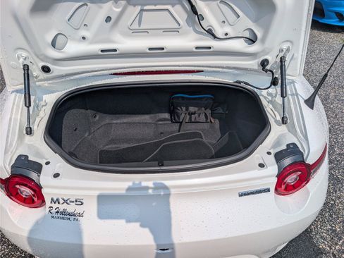Used 2025 MAZDA MX-5 Miata Club RWD image 13