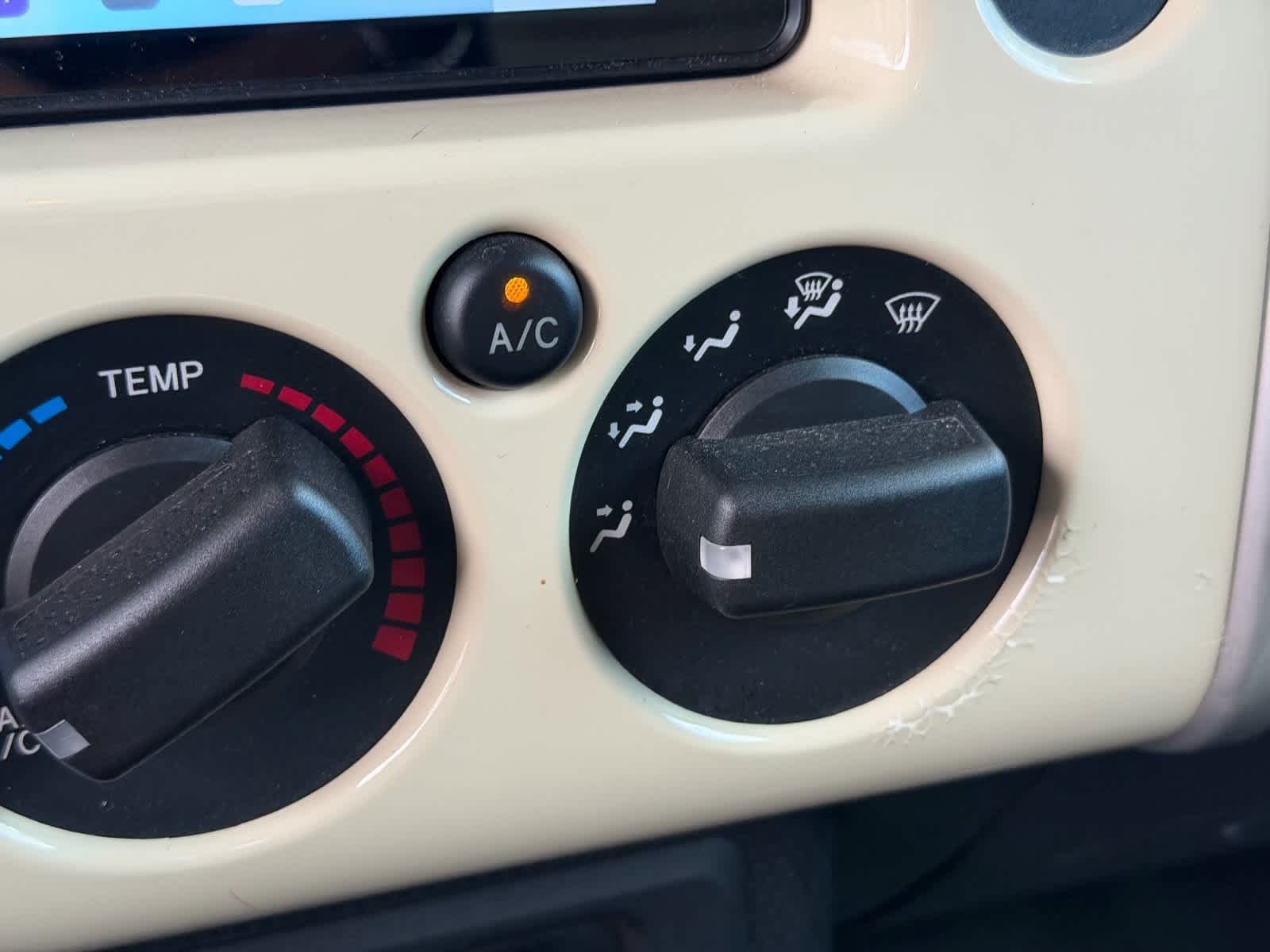 Used 2010 Toyota FJ Cruiser 4WD image 25