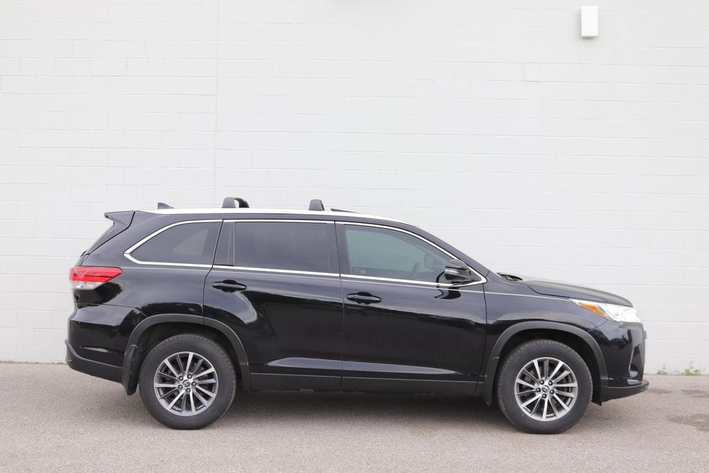 Used 2019 Toyota Highlander XLE AWD/4WD image 38