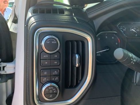 Used 2022 GMC Sierra 3500 SLT w/ SLT Preferred Package AWD/4WD image 24