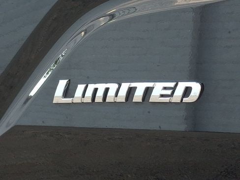 Used 2025 Toyota Tacoma Limited AWD/4WD image 30