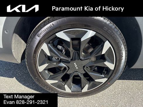 Used 2025 Kia Sorento SX FWD image 9