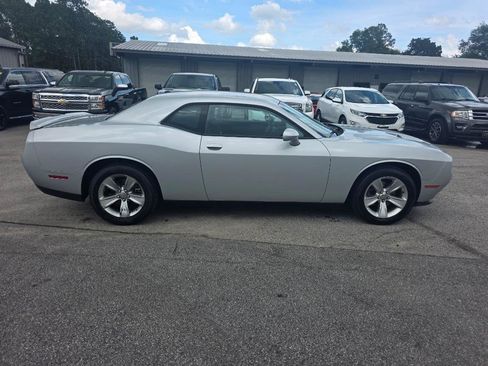Used 2019 Dodge Challenger SXT RWD image 4