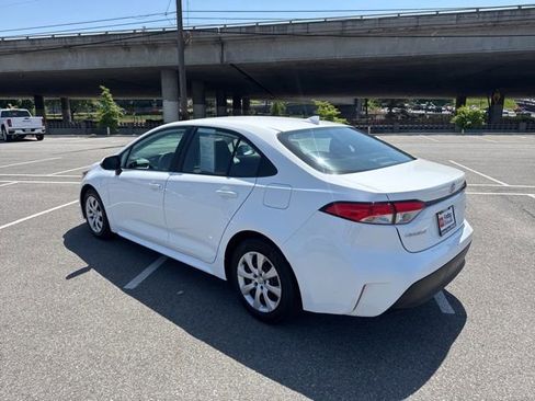 Used 2024 Toyota Corolla LE FWD image 5