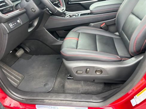 Used 2025 Chevrolet Traverse RS image 26