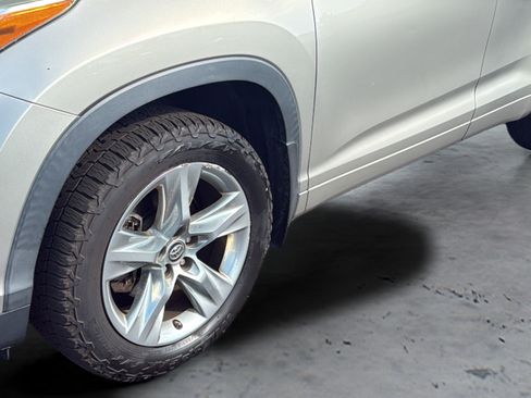 Used 2016 Toyota Highlander Limited Platinum w/ Four Season Floor Mat Package AWD/4WD image 29
