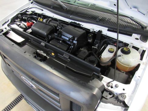 Used 2022 Ford E-350 and Econoline 350 Super Duty w/ Power Windows & Locks Group RWD image 32