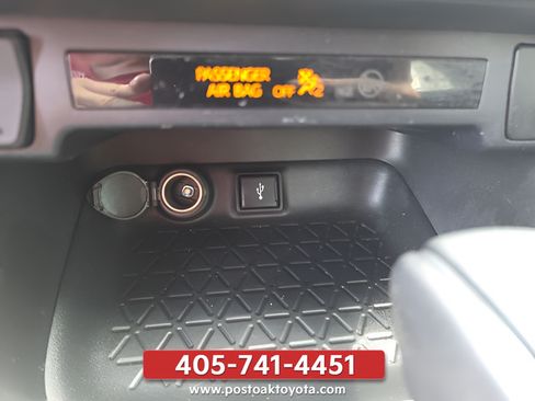 Used 2021 Toyota RAV4 LE AWD/4WD image 23