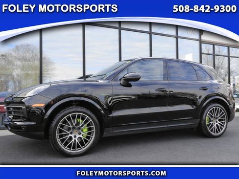 Used 2022 Porsche Cayenne Platinum Edition image 1
