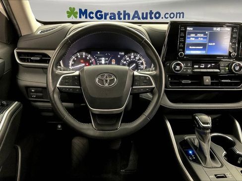 Used 2022 Toyota Highlander XLE image 6
