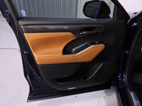 Used 2024 Toyota Highlander Platinum image 33