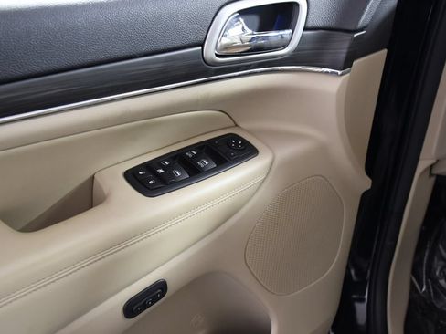 Used 2019 Jeep Grand Cherokee Limited w/ Luxury Group II AWD/4WD image 15