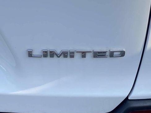 Used 2019 Jeep Cherokee Limited AWD/4WD image 11