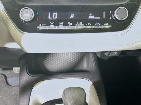 Used 2025 Toyota Corolla LE FWD image 22