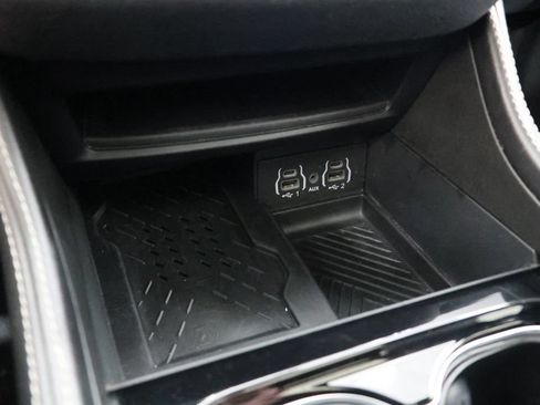 Used 2025 Chrysler Pacifica Limited FWD image 29