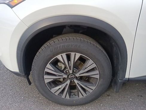 Used 2023 Nissan Rogue SV image 10