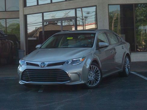Used 2016 Toyota Avalon Limited w/ Toyota Safety Sense Package FWD image 6